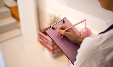 découvrez des stratégies de vente b2b efficaces pour optimiser votre processus commercial. apprenez à identifier de nouveaux prospects, à renforcer vos relations clients et à augmenter vos conversions grâce à des techniques éprouvées.
